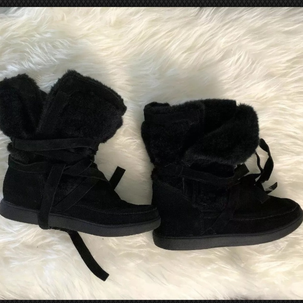 Black Suede Report Signature Boots Women’s 6.5